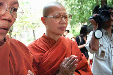 www.thai-dk.dk/uploads/0908-world-ofemmonks_full_380.jpg