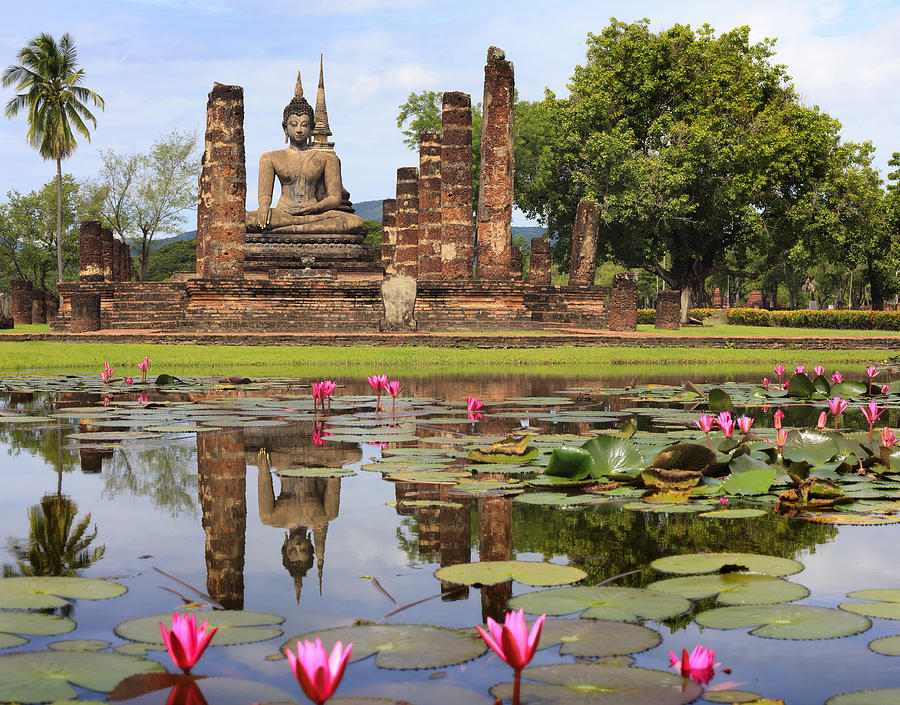 www.thai-dk.dk/uploads/3-main-buddha-statue-in-sukhothai-historical-park-anek-suwannaphoom.jpg