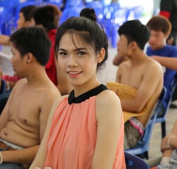 www.thai-dk.dk/foto123/ladyboy-army-conscripts-thailand-10.jpg